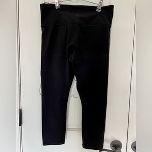 Athleta Black Elation Capri - M